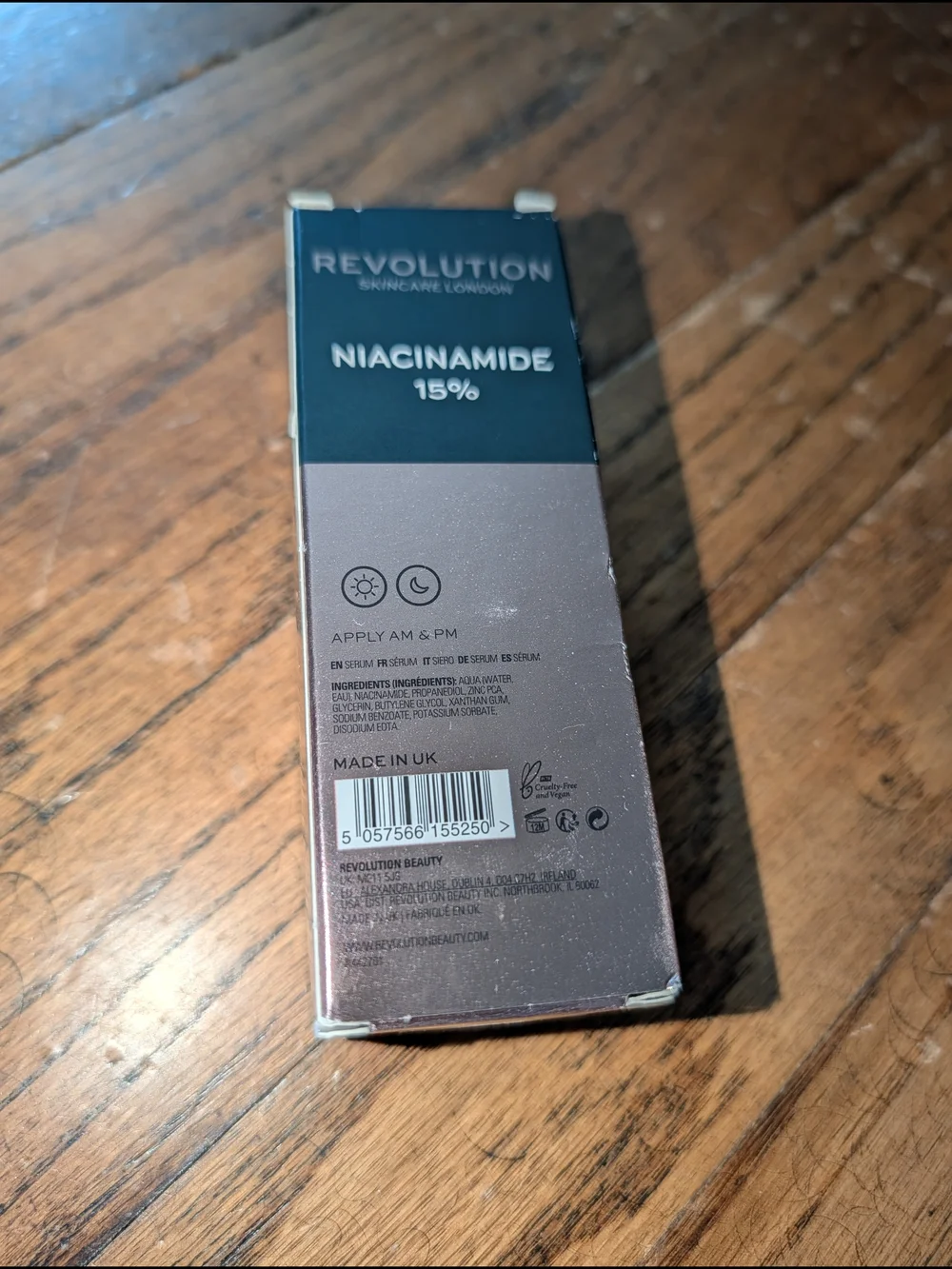 Revolution Niacinamide 15% Blemish & Pore Refining Serum - Teal & Rose Gold Box